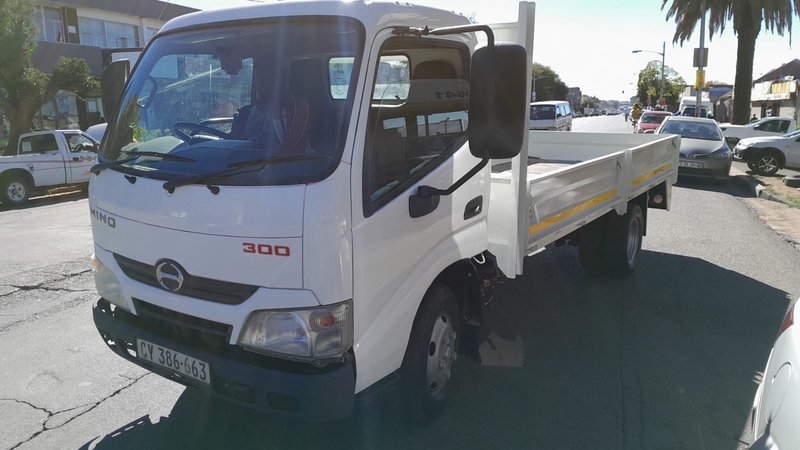 Hino 614 2.5 ton dropside in a mint condition for sale at an affordable price