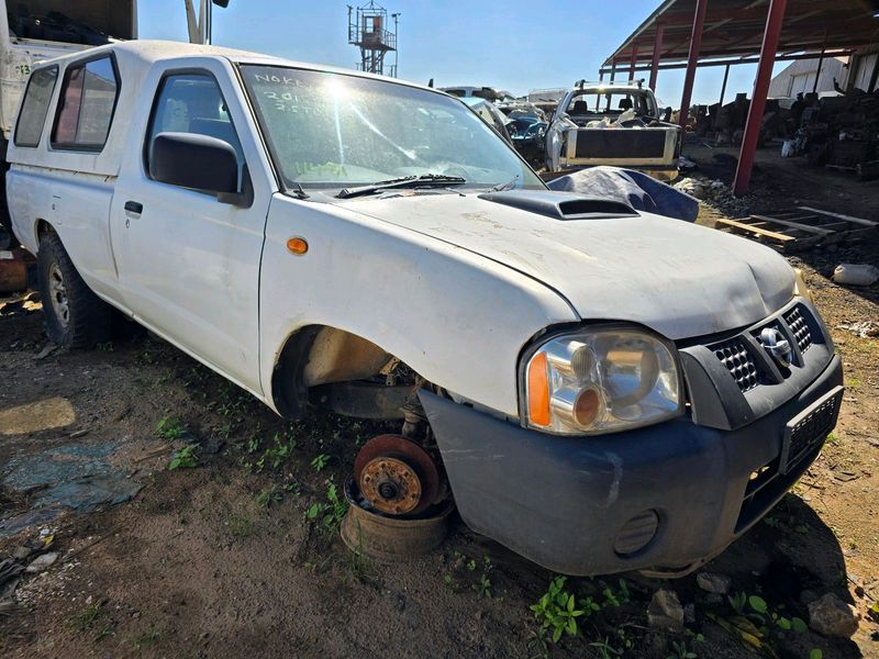 Nissan Np300 2.5tdi - Spare Parts (with papers 2015)