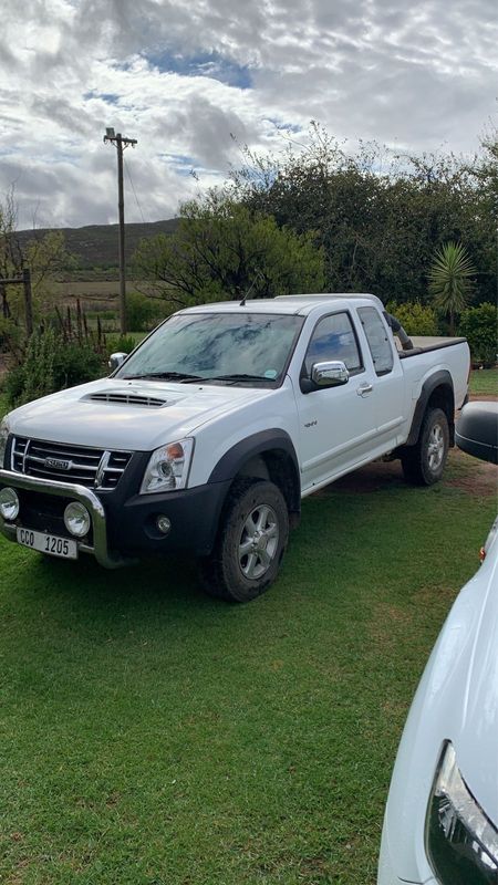 Isuzu kb300 lx 4x4 extendedcab 2008