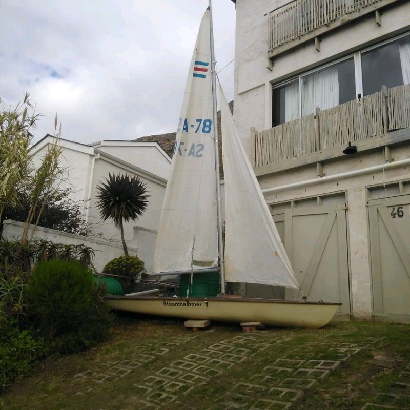 Sailing dinghy 5.5m