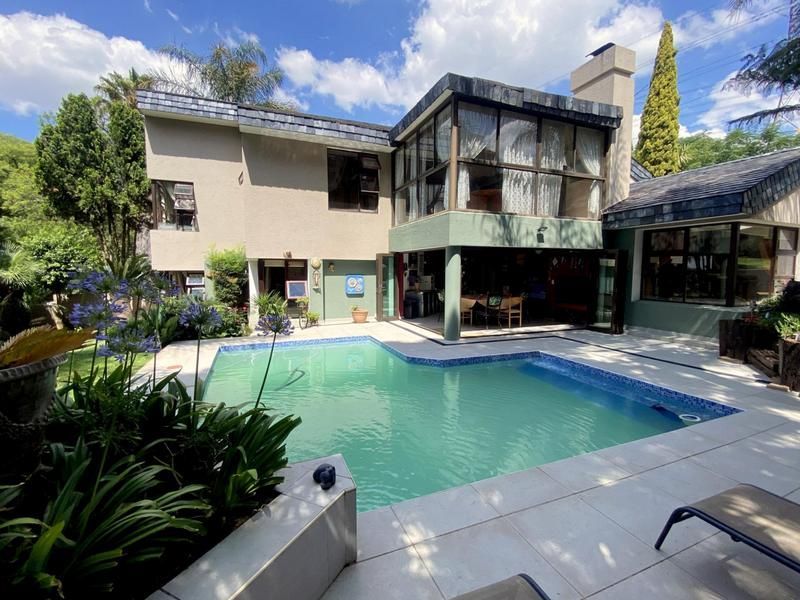 Bedfordview on Kloof solid built 4 bedroom, 3 bathroom home. 450 Squares living space securely su...