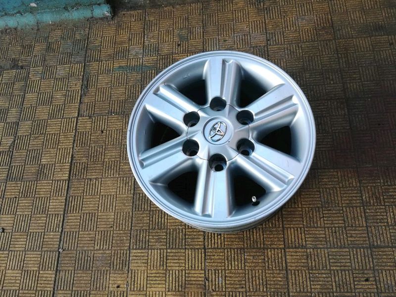 One Single 15inch original Toyota 6 holes rim for spare wheel only one
