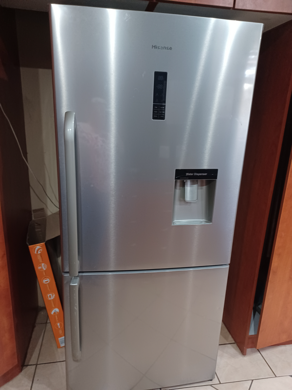 Hisense H610BI-WD Combi Fridge/freezer