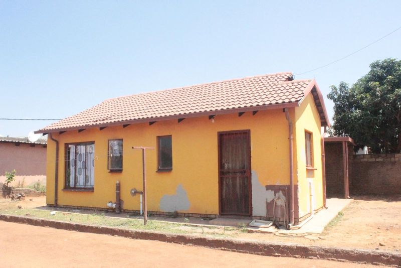 Two Bedroom house in Mahube Valley
