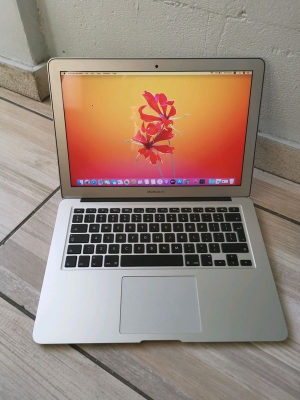 13 inch MacBook Air 2017 (256GB SSD, 8GB RAM) like brand new