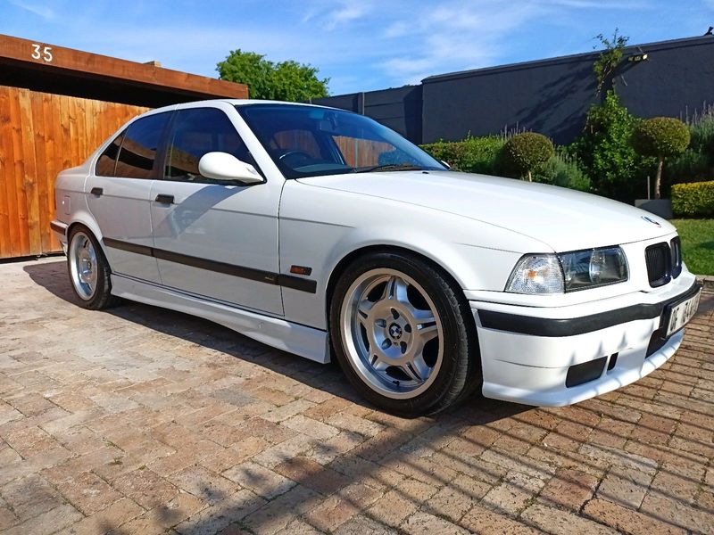 Bmw 323i e36 four door 1997 model open to swops contact me 0846459180 R80000