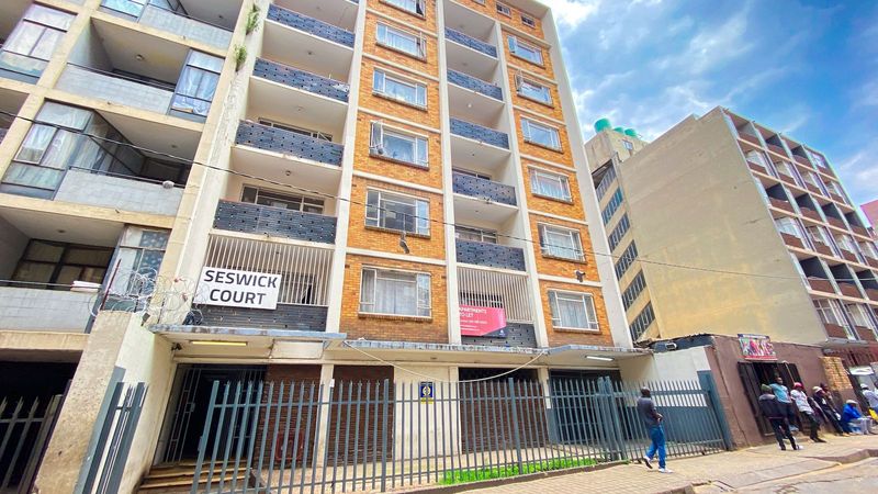AFFORDABLE 1 BEDROOM, 1 BATH APARTMENT TO LET IN BEREA, JOHANNESBURG.