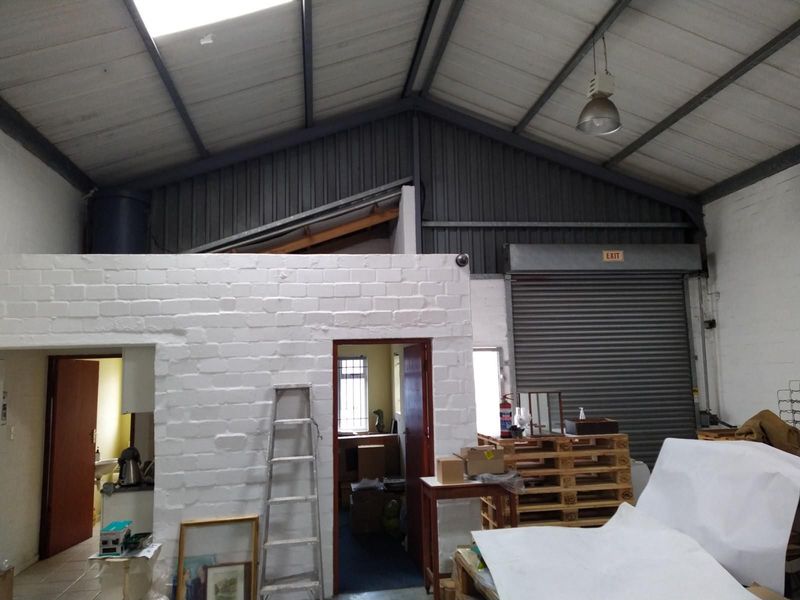 Immaculately well-kept Mini warehouse available to let in Maitland