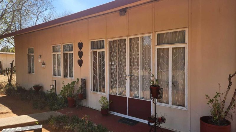 Asbestos House for sale in Bultfontein.