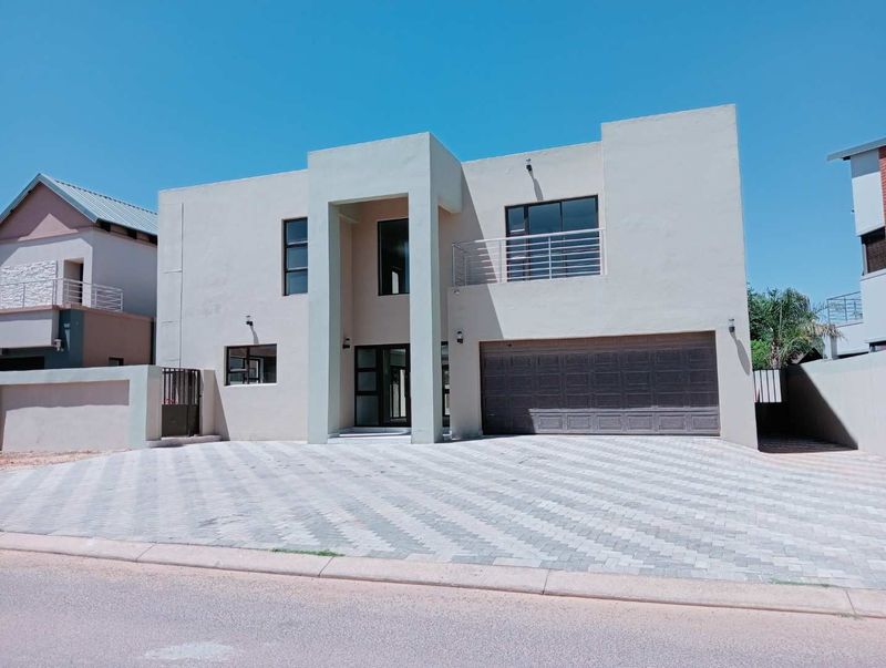 Newly Built Modern Family Home up for Grabs!