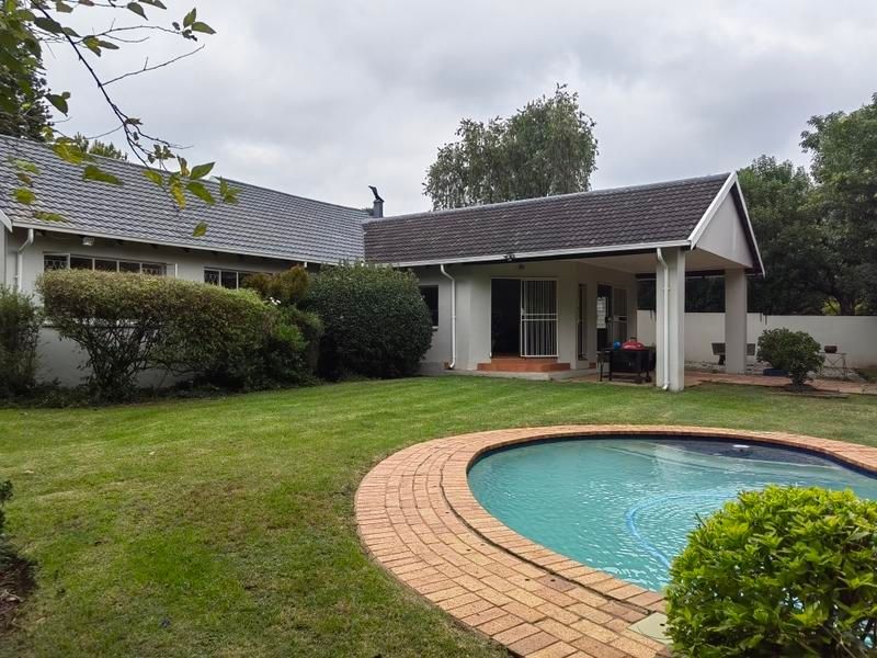 Three bedroom house with swimming pool plus separate one bedroom flat in Randpark Ridge for sale ...