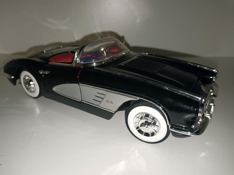 1958 Corvette 1:18 die-cast model car