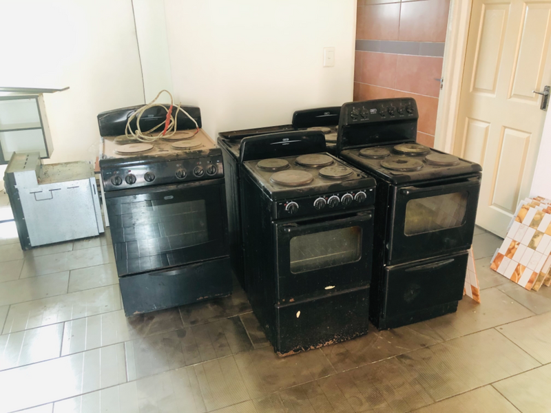 Defy 4 plate stove for sale