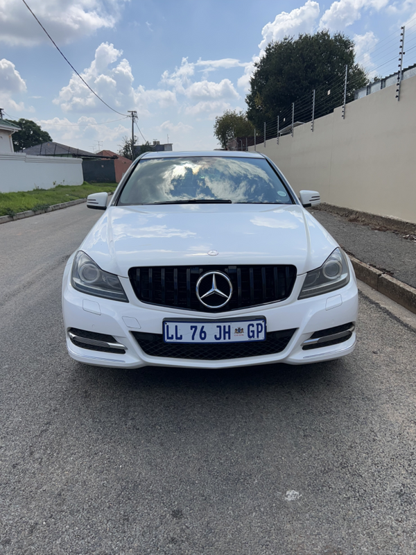 2013 Mercedes-Benz C-200 Diesel Automatic with sunroof and spare key
