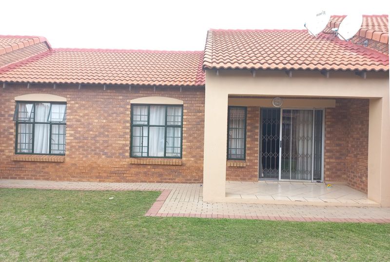 Property For Sale in Centurion, Monavoni