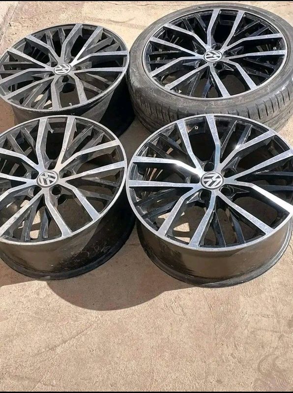 A clean set of 18inch Golf Rims available for sale no tyres only rims