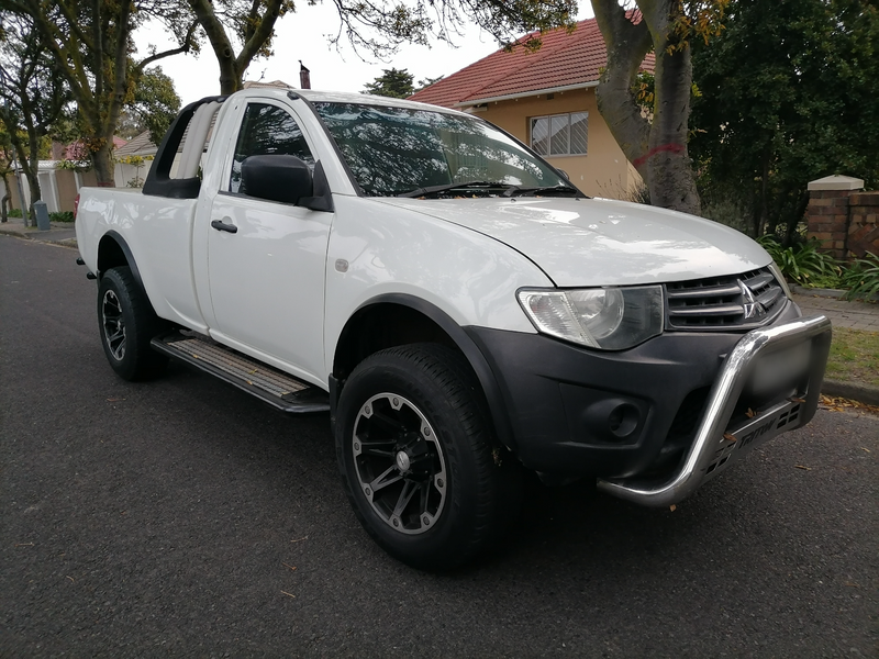 2014 Mitsubishi Triton 2.4GL Petrol 5 speed manual