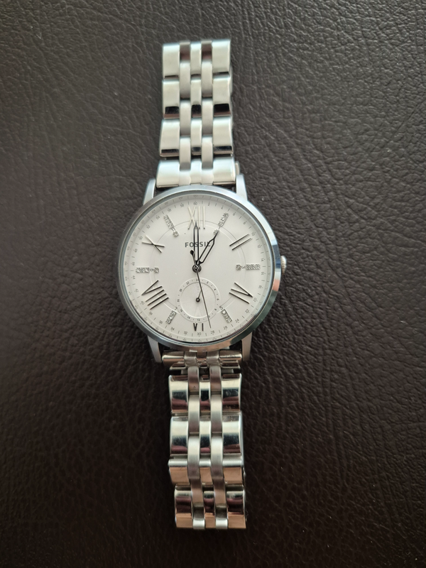 Fossil Women&#39;s Gazer Silver Round Stainless Steel Watch - ES4160 - For Sale - R500