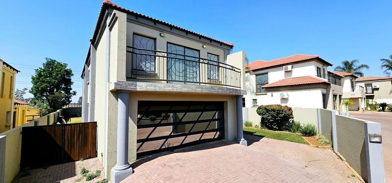 3 Bedroom house in Moreleta Park For Sale