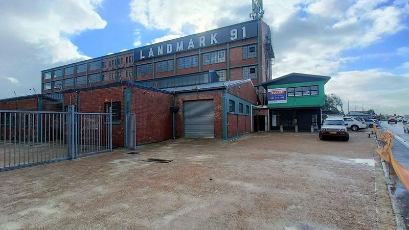 1431m2 GROUND FLOOR DUAL ACCESS DOOR INDUSTRIAL WAREHOUSE TO LET IN SECURE PARK