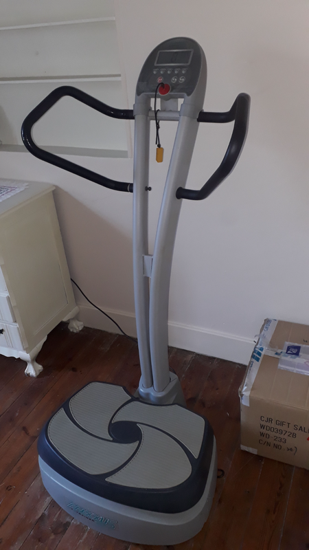 MAXXUS V800 Vibration Plate TRAINER in Good Condition - Ideal for any age group &amp; fitness level.
