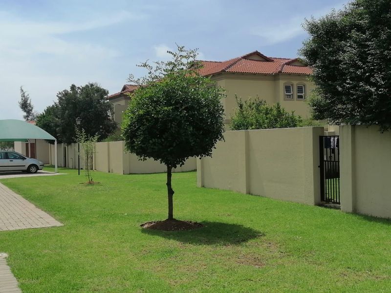 3 BED, 2 FULL BATHS APARTMENT TO RENT IN MOREHILL EXT 2