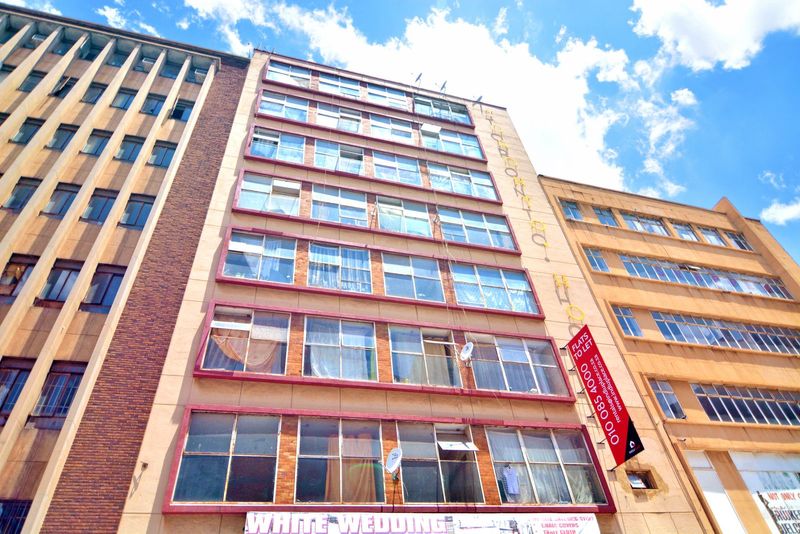 SECURE APARTMENT IN JOHANNESBURG CENTRAL