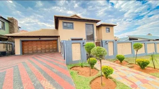 3 beautiful and spacious bedroom house for sale in Amandasig, north of Pretoria