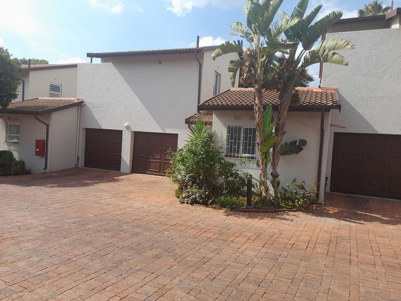 Welcome to Fourways a 3 Bedroom duplex Townhouse to Rent with private garden and Pool