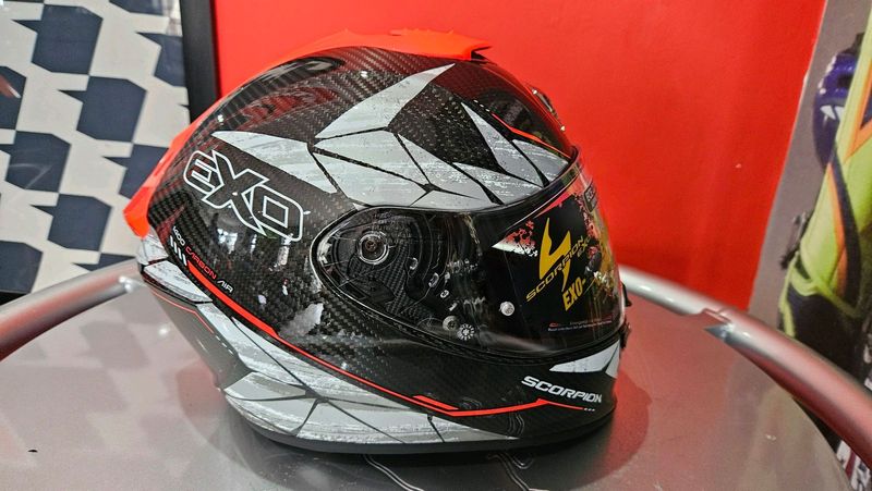 Scorpion EXO Air Carbon Helmet- Size Large