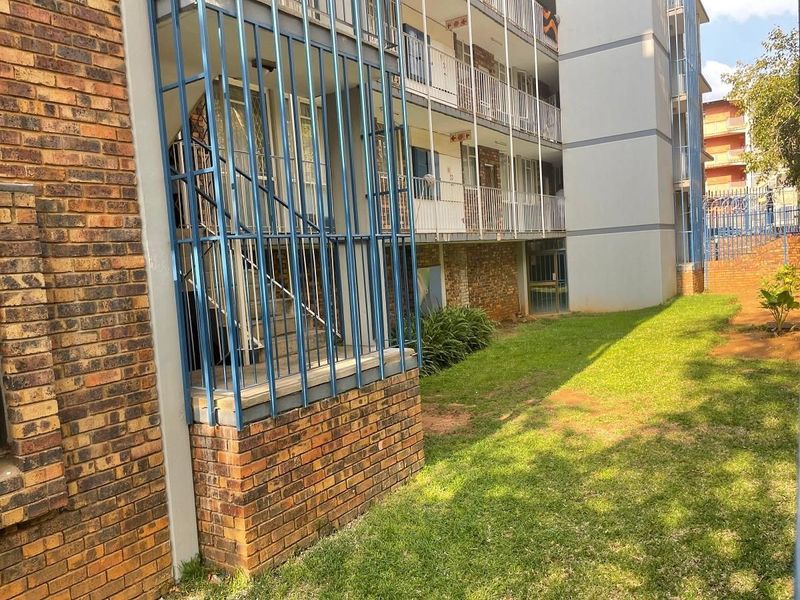 One bedroom flat for Sale in Sunnyside Pretoria (No Loadshedding)
