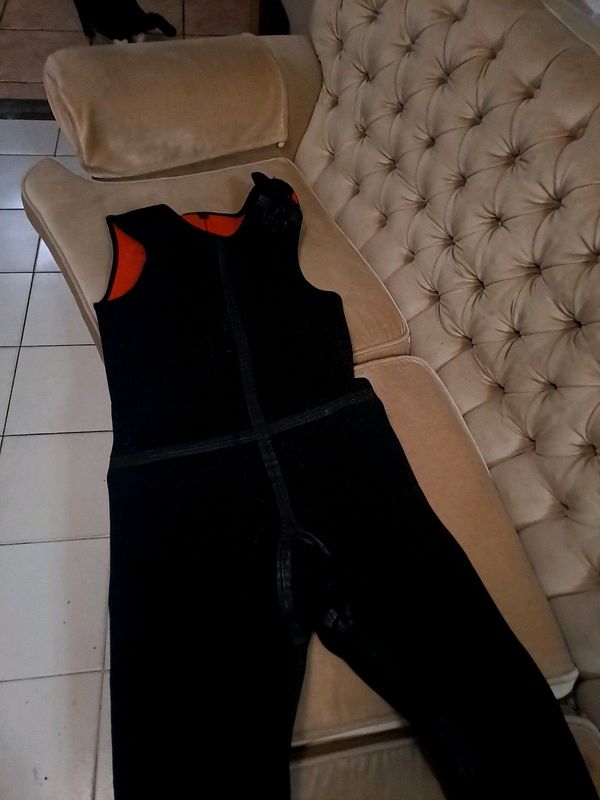 Black/red wetsuit