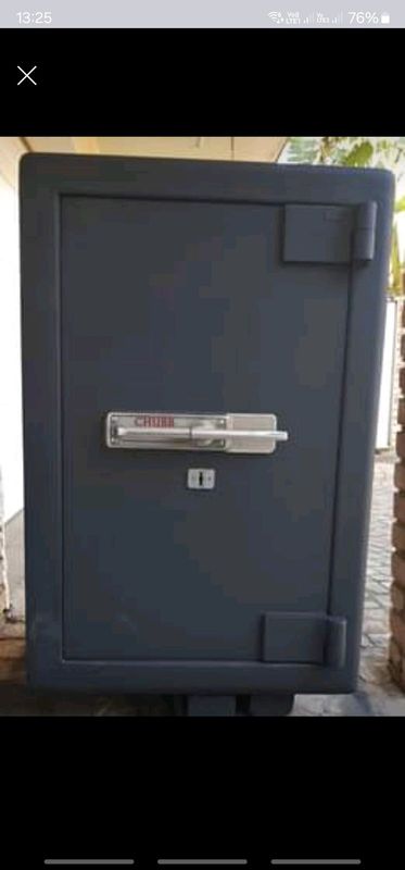 Chubb safe w 710x d x675 h 1055 Price is Negotiable