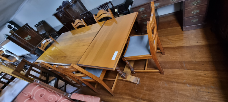 Oak Barley-twist Server Table &#43; 6 x Chairs