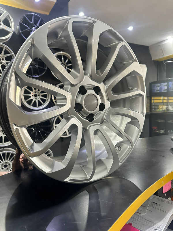 20” Range Rover/Land Rover Wheels with tyres