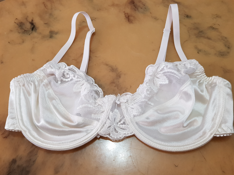 Lace underwire bra 36C white Shelly. Non padded