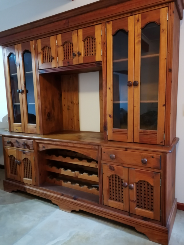 Wall unit made from solid timber