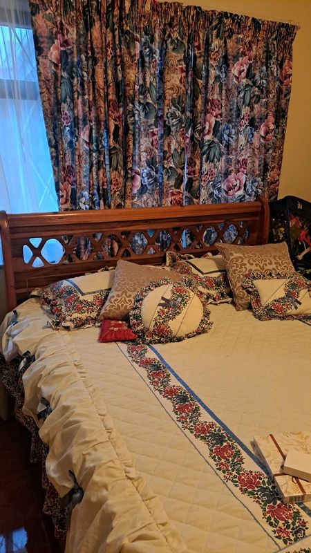 Bed with headboard in oak only