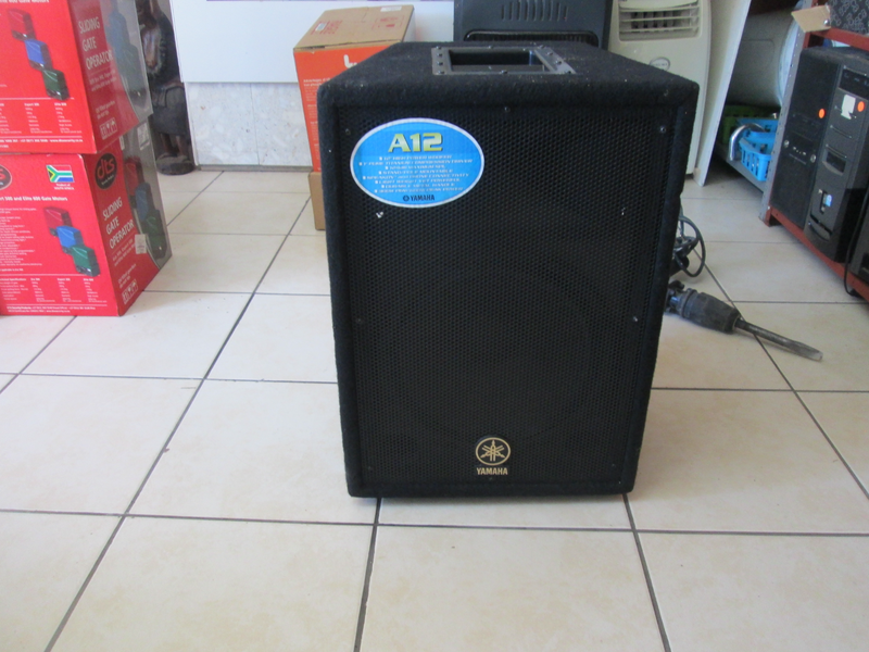 YAMAHA A12 2-WAY PASSIVE LOUD   SPEAKER IN GOOD CONDITION