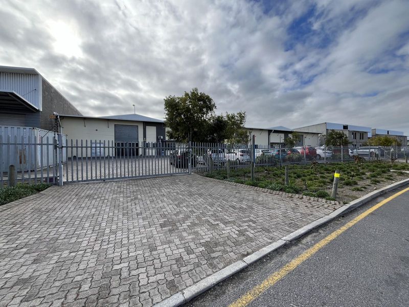 1350m2 A-GRADE FREESTANDING WAREHOUSE TO LET IN AIRPORT CITY