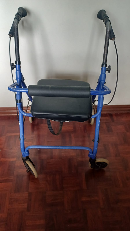 Walker with wheels and seat