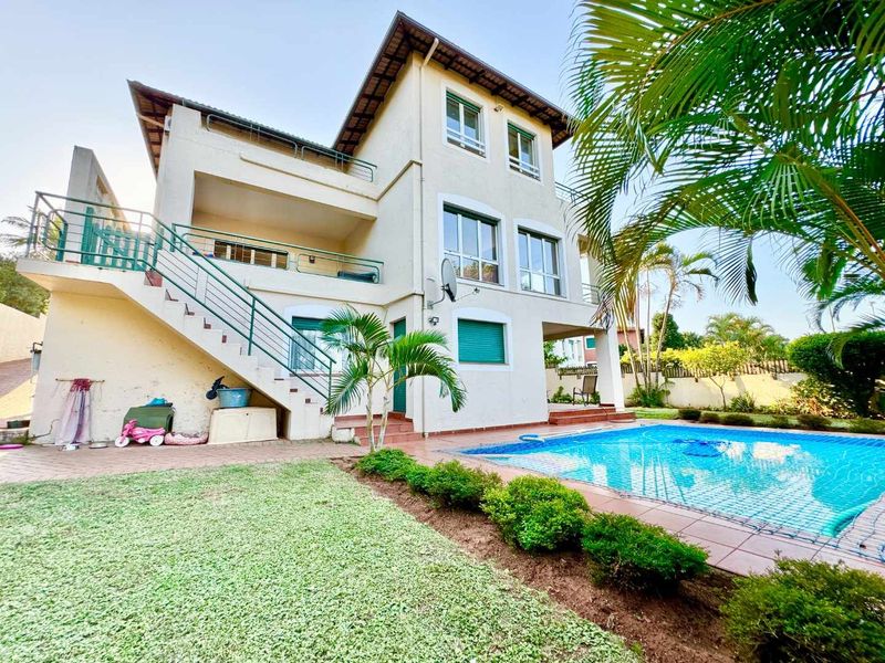 Hendra Estates - Rare Find! Large Family home To Rent With Flat and Staff Accom In Umhlanga