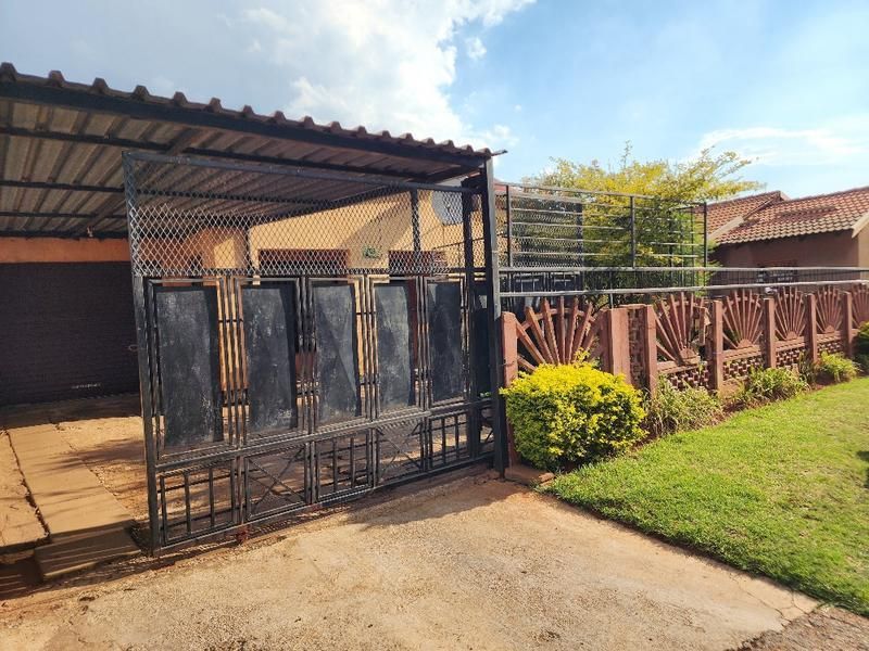 A Neat and big family home for sale in Mabuya Park!