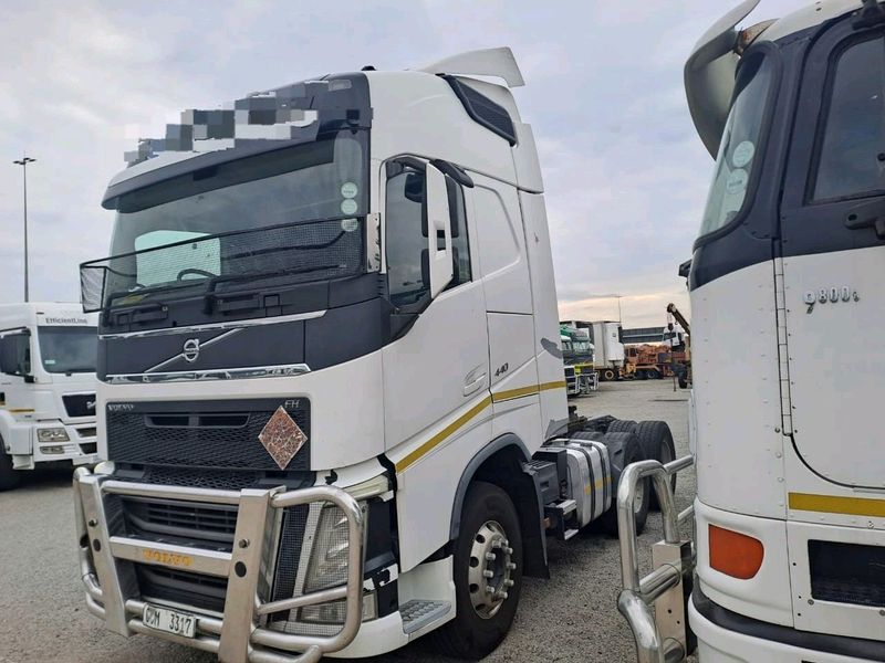VOLVO TRUCK TRACTOR GLOBETROTTERS 440H.P  2014  model