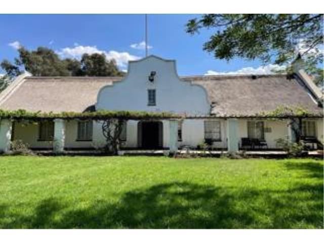 Lovely Cape style farm living that offers 4 well size bedrooms, 2 bathrooms,