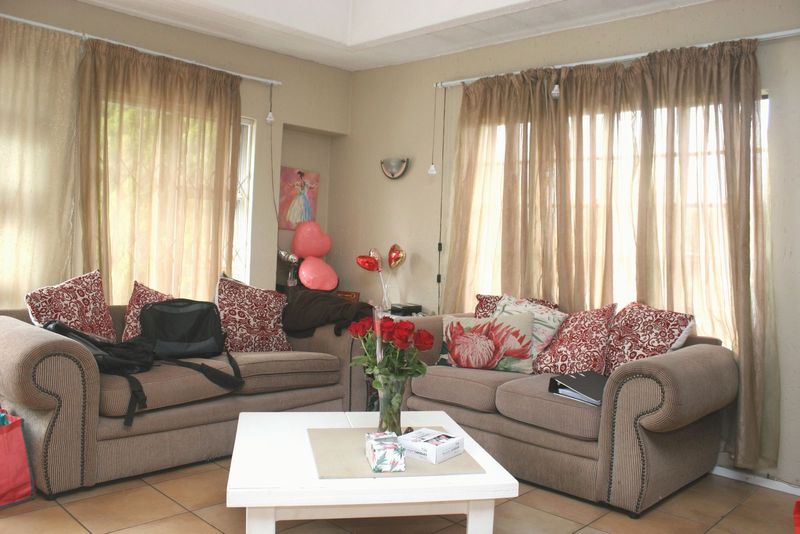 2 Bedroom apartment in Lonehill To Rent