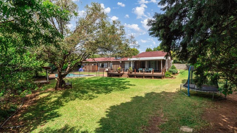 Timeless charm meets modern comfort in Randpark Ridge&#39;s spacious haven