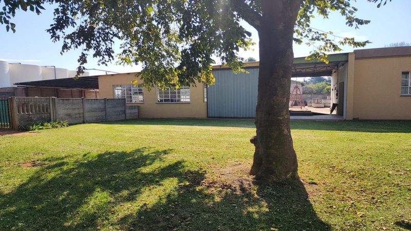 Vacant stand &amp; 2 separate workshops in Norton Home Estate AH, Benoni