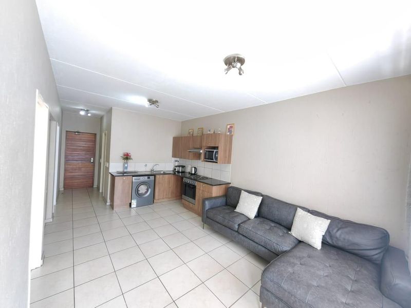 PRICED TO SELL!!! APARTMENT FOR SALE AT NOTTING HILL COMPLEX FERNDALE ,RANDBURG