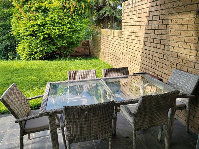 6 Seater Outdoor/Indoor Glass table and chairs